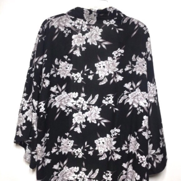 Spiritual Gangster Maya Black White Floral Kimono NWOT - Picture 11 of 12